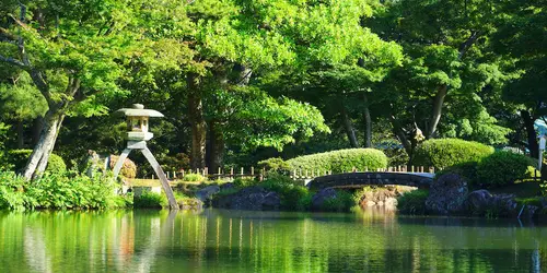 Ein Muss in Kanazawa: Kenroku-en Garden, einer der drei schönsten in Japan