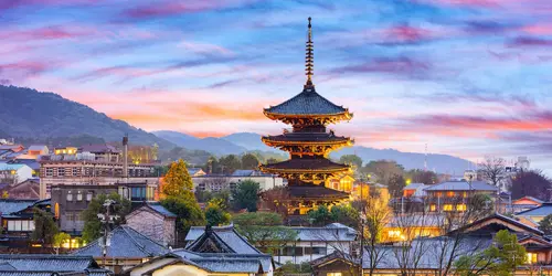 Visitez la pagode Yasaka au coeur du quartier historique de Gion, au coeur de Kyoto