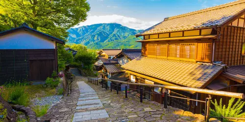 Partez en randonnée le long de la Nakasendo, entre Magome et Tsumago, dans les Alpes Japonaises