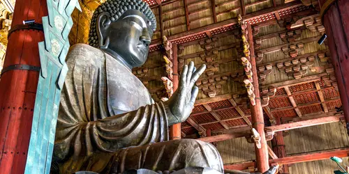 Todai-ji-Tempel und seine imposante Buddha-Statue: ein Muss in Nara