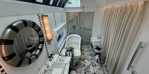 The Suite on the Twilight Express Mizukaze train