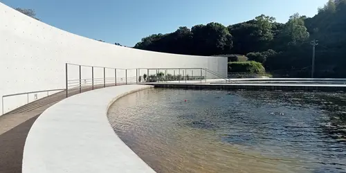 Hompuku-ji ou « Temple de l'eau » par Tadao Andô, sur l'île d'Awaji