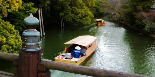 Des bateaux sur un horikawa de Matsue