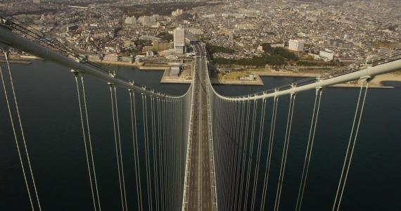 Il Akashi Kaikyo Bridge è il ponte sospeso più lungo del mondo.