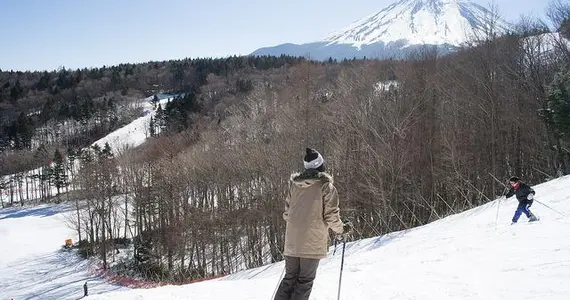 Le complexe de ski de Fujiten offre une vue de choix sur le Mont Fuji